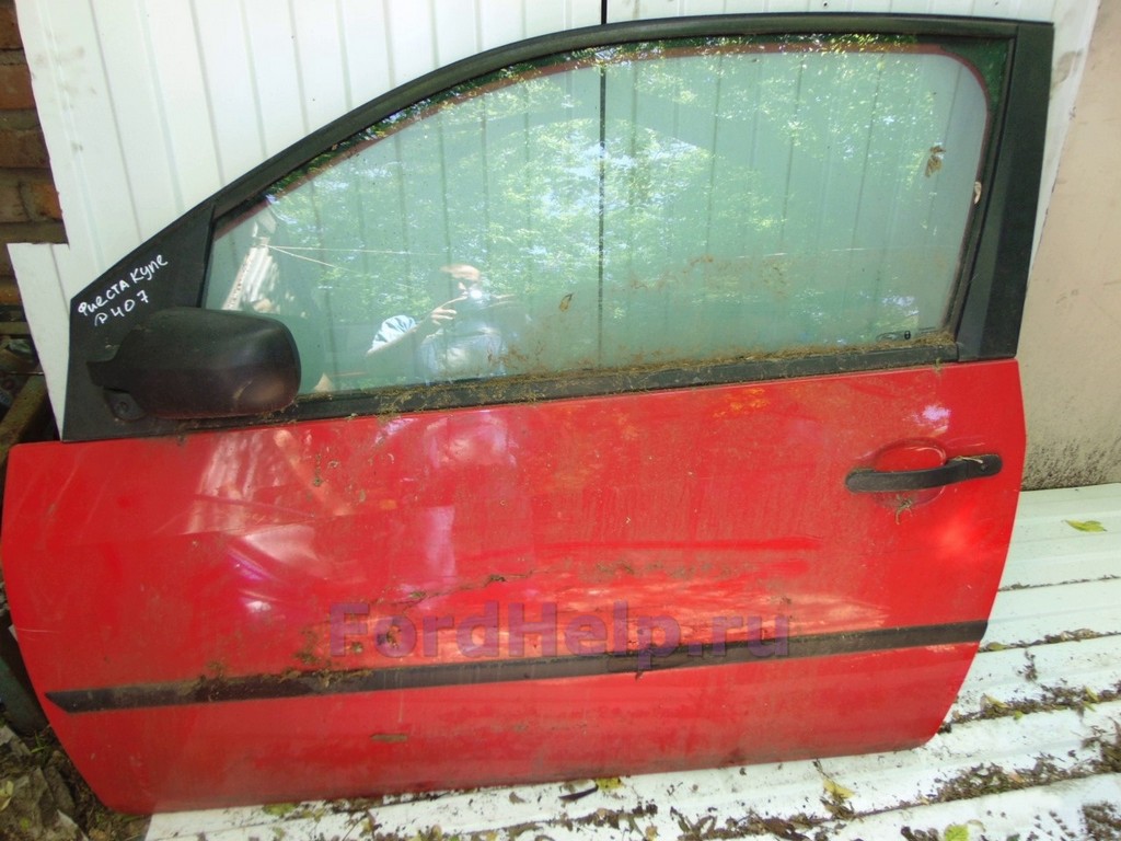 Дверь передняя левая Форд Фиеста красная (купе)