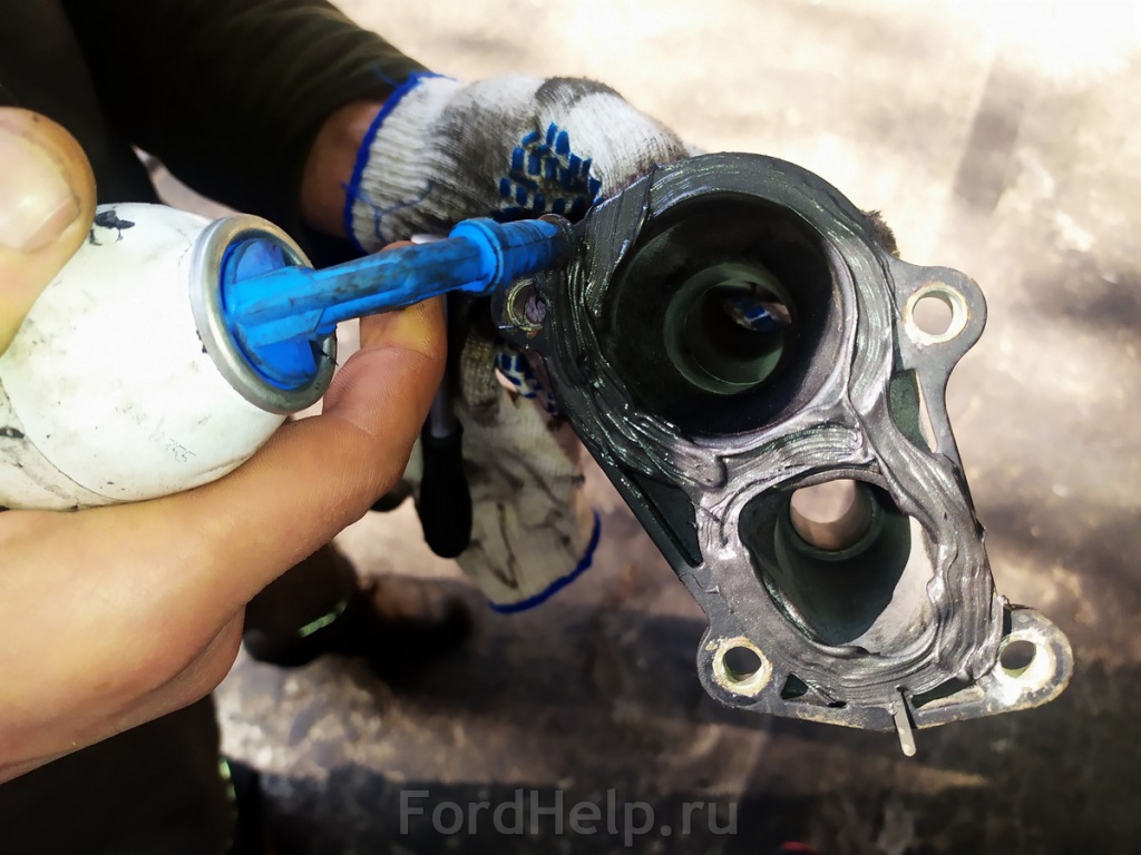 Ремонт патрубка термостата Форд Фокус 2 - 6.jpg